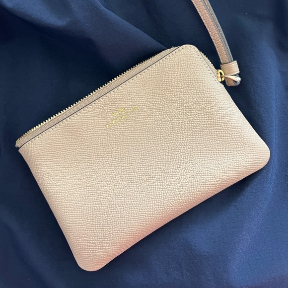 COACH wristlet purse. Like new, never used. 58032-IMTAU. Taupe with gold logo. - Picture 8 of 8